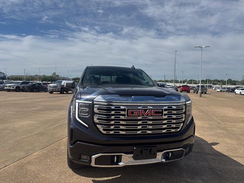 Used 2025 GMC Sierra 1500 Denali w/ Technology Package image 3