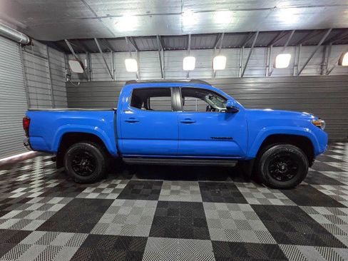 Used 2021 Toyota Tacoma SR5 w/ Blackout Package (TMS) image 9