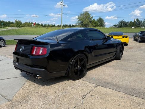 Used 2010 Ford Mustang Shelby GT500 RWD image 5