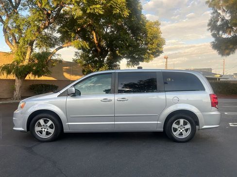 Used 2012 Dodge Grand Caravan Crew image 2