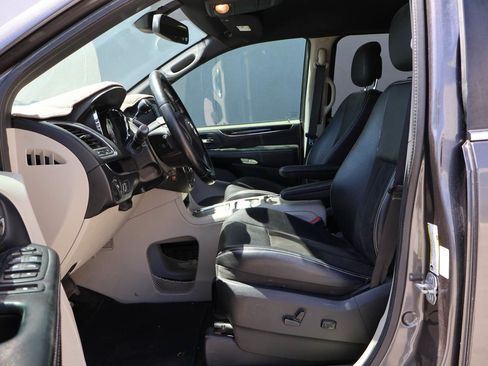 Used 2019 Dodge Grand Caravan SXT FWD image 8