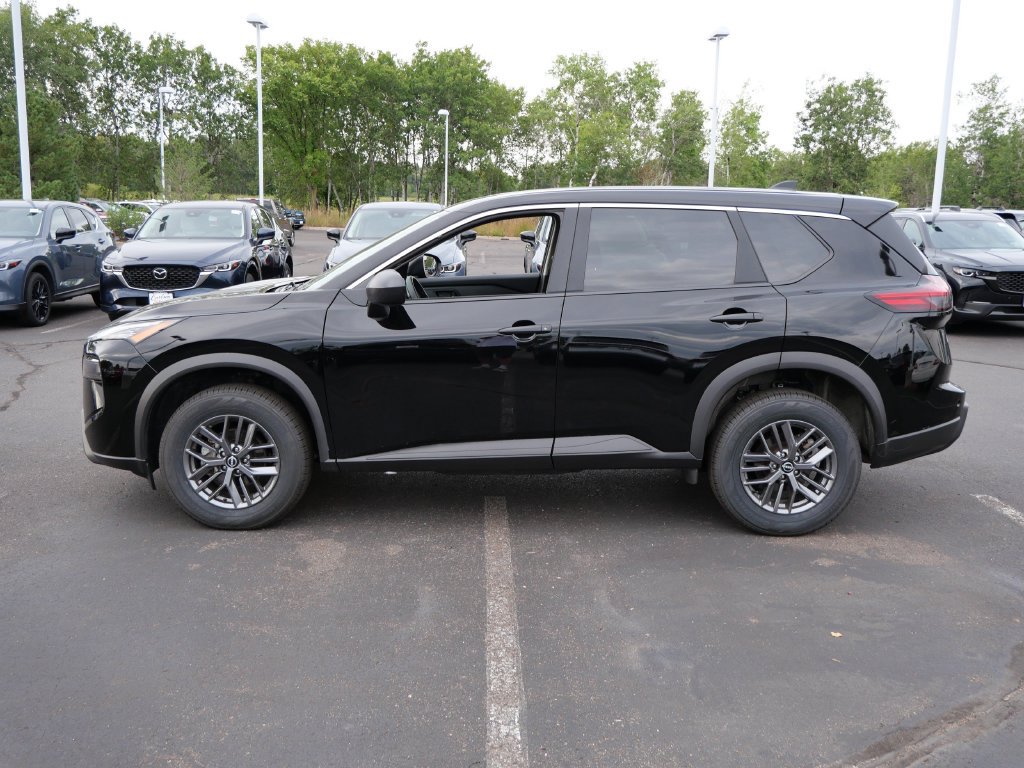 Used 2025 Nissan Rogue S AWD/4WD image 7