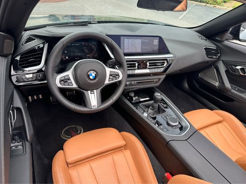 Used 2025 BMW Z4 M40i w/ Edition RWD image 19