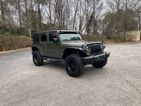 Used 2015 Jeep Wrangler Unlimited Rubicon w/ Connectivity Group AWD/4WD image 3