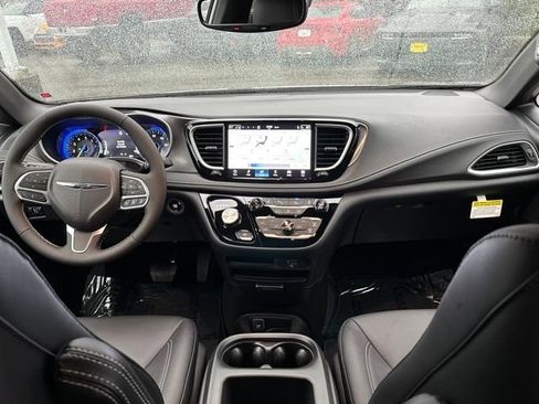 New 2026 Chrysler Pacifica Select image 10