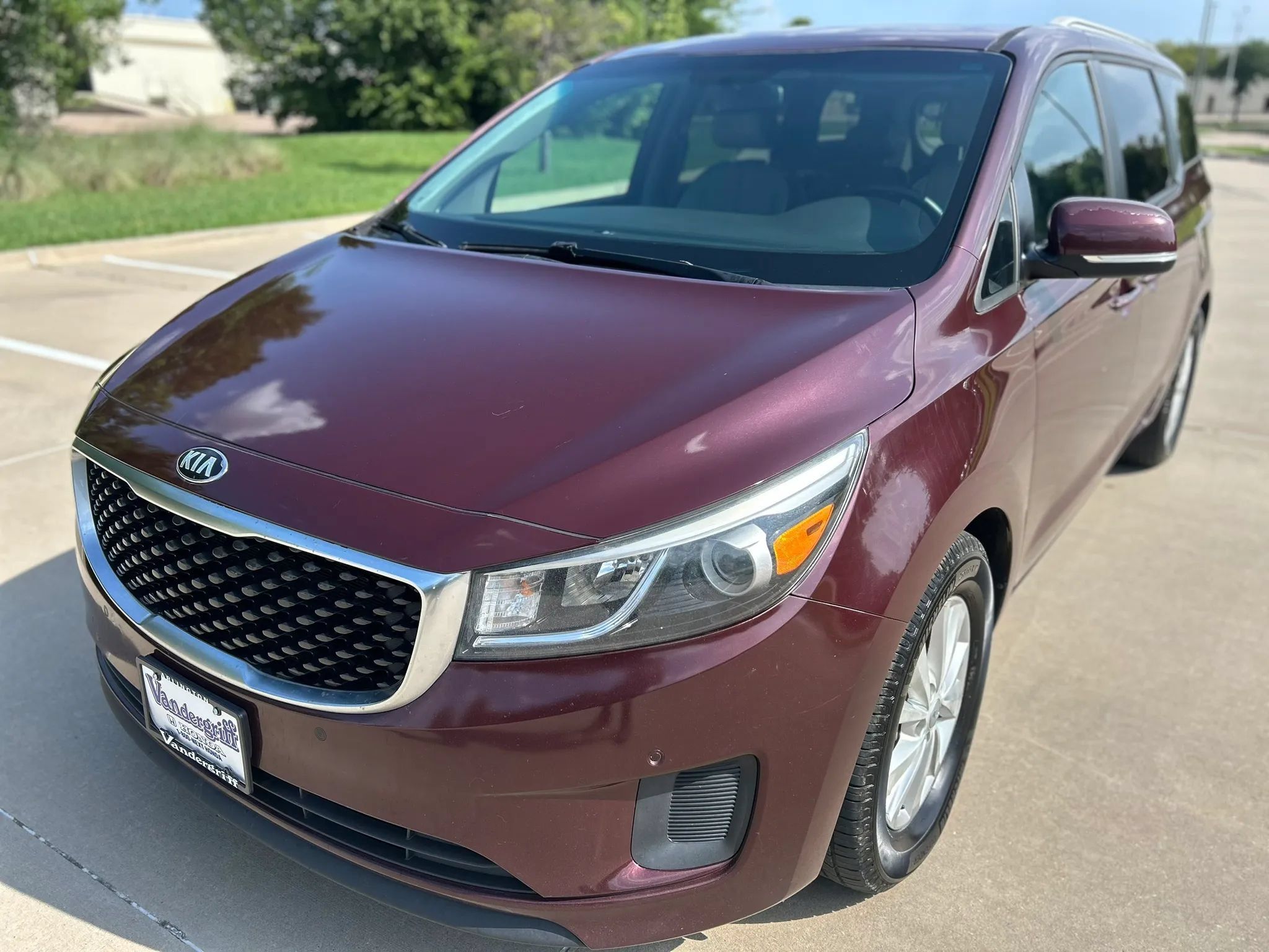Used 2017 Kia Sedona LX w/ LX Essentials Premium Package FWD image 2
