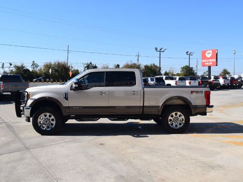 Used 2017 Ford F250 Lariat w/ Lariat Ultimate Package image 6