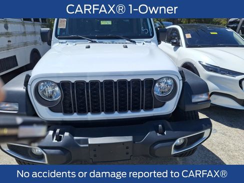 Used 2025 Jeep Gladiator Sport AWD/4WD image 2