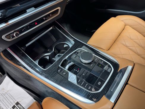 Used 2024 BMW X7 xDrive40i w/ M Sport Package AWD/4WD image 13