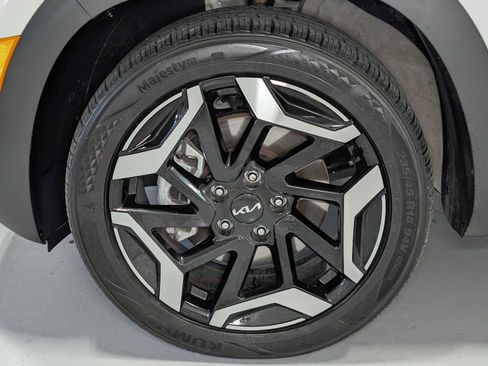 Certified 2024 Kia Seltos SX w/ SX Sunroof Package AWD/4WD image 3