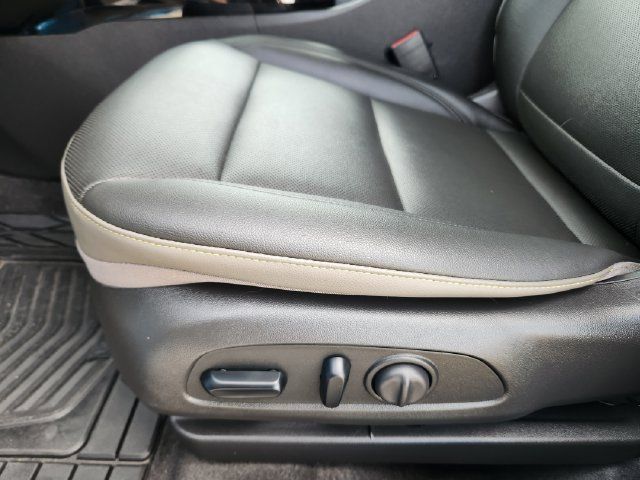 Used 2025 Chevrolet Trax ACTIV w/ Sunroof Package FWD image 30