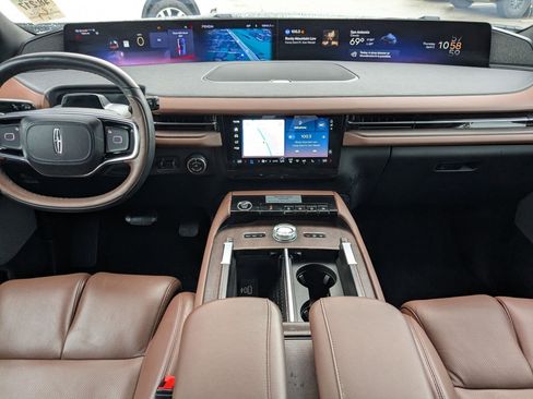 Used 2025 Lincoln Navigator Reserve image 20