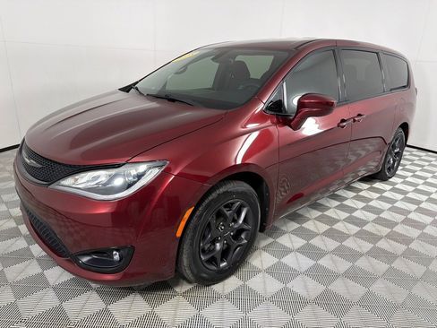 Used 2018 Chrysler Pacifica Touring Plus w/ S Appearance Package FWD image 7