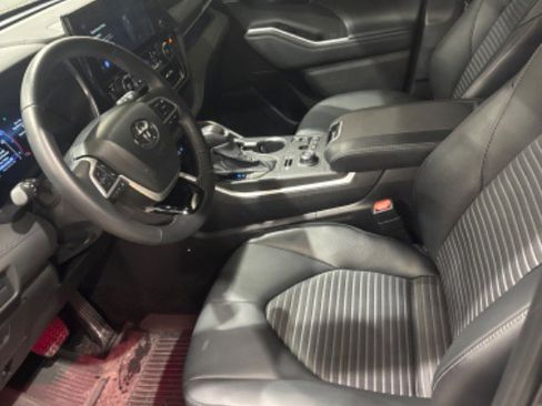 Certified 2025 Toyota Highlander XSE image 47