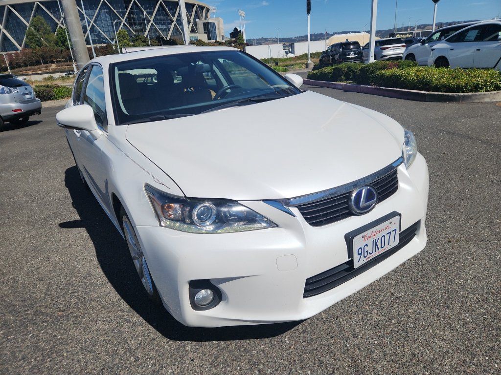 Used 2013 Lexus CT 200h w/ Seat Comfort Pkg FWD image 4