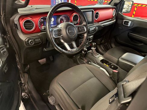 Used 2018 Jeep Wrangler Rubicon AWD/4WD image 31