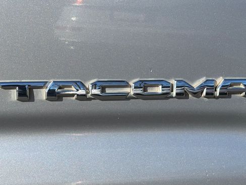 Used 2017 Toyota Tacoma TRD Sport w/ Tow Package (A/T) AWD/4WD image 12