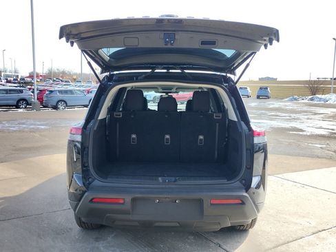 Used 2023 Nissan Pathfinder SV image 17