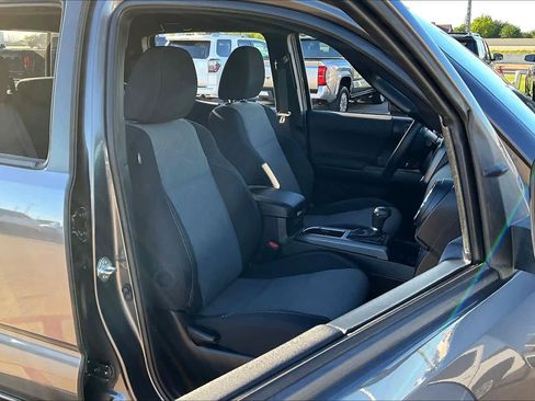 Used 2021 Toyota Tacoma TRD Sport w/ Technology Package image 9