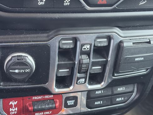 Used 2019 Jeep Wrangler Unlimited Rubicon w/ LED Lighting Group AWD/4WD image 29