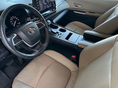 Used 2024 Toyota Sienna XLE image 10