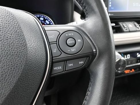 Used 2020 Toyota RAV4 XLE Premium FWD image 20