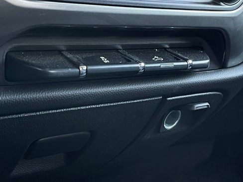 Used 2019 Chevrolet Silverado 1500 LT AWD/4WD image 19
