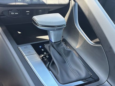 Certified 2025 Hyundai Elantra SE FWD image 34