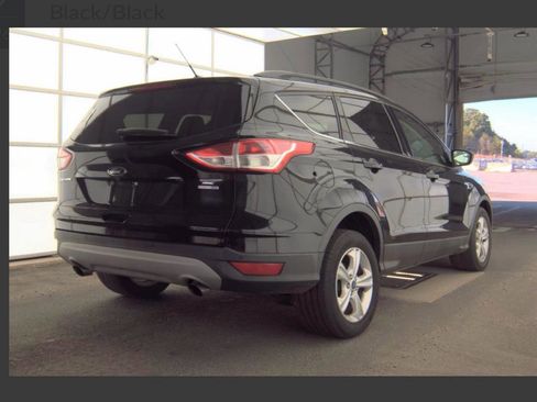 Used 2016 Ford Escape SE w/ Equipment Group 201A AWD/4WD image 2