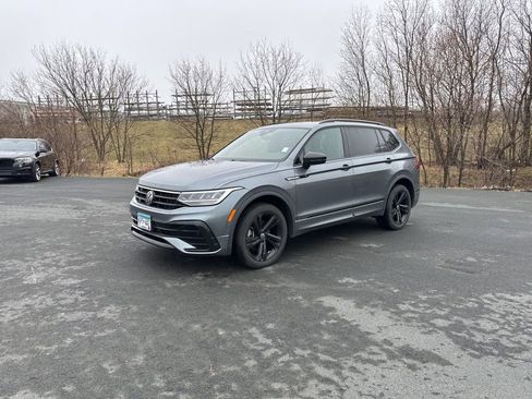 Used 2023 Volkswagen Tiguan SE R-Line image 3