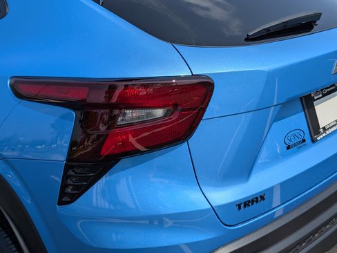 New 2026 Chevrolet Trax LT w/ Midnight Edition FWD image 16