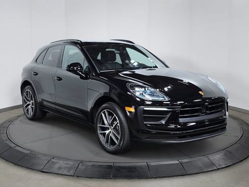 Certified 2026 Porsche Macan AWD/4WD image 9