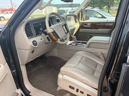 Used 2014 Lincoln Navigator 2WD image 7