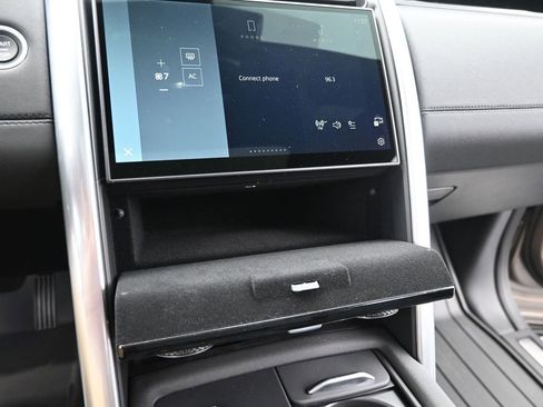 New 2025 Land Rover Discovery S AWD/4WD image 27