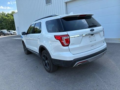 Used 2016 Ford Explorer XLT w/ Equipment Group 202A AWD/4WD image 11