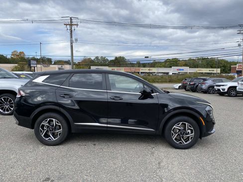 Used 2024 Kia Sportage LX image 2