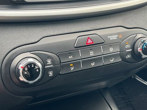 Used 2020 Kia Sorento LX image 21