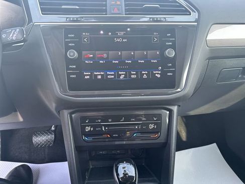 Used 2024 Volkswagen Tiguan SE image 15