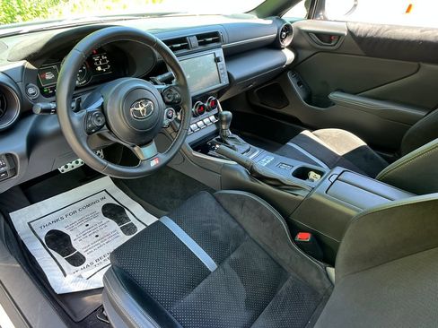 Used 2026 Toyota GR86 Premium w/ ALL Weather Mat Package (TMS) RWD image 10