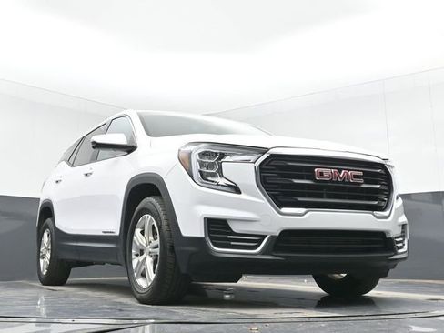 Used 2022 GMC Terrain SLE w/ LPO, Floor Liner Package image 36