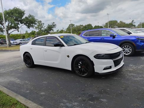 Used 2018 Dodge Charger R/T w/ Blacktop Package RWD image 2