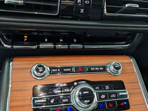 Used 2024 Lincoln Aviator Reserve AWD/4WD image 30
