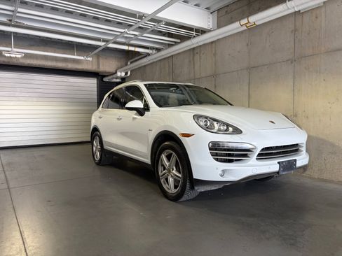 Used 2014 Porsche Cayenne Diesel AWD/4WD image 9