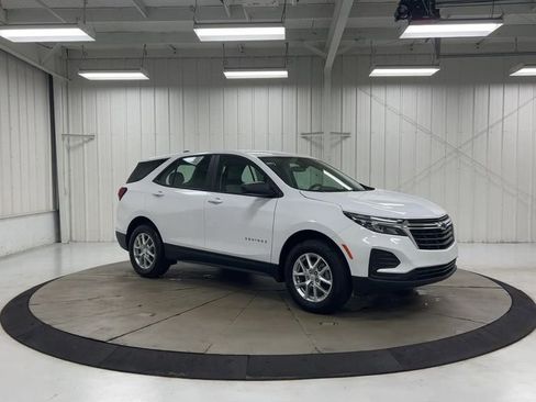 Used 2023 Chevrolet Equinox LS AWD/4WD image 2