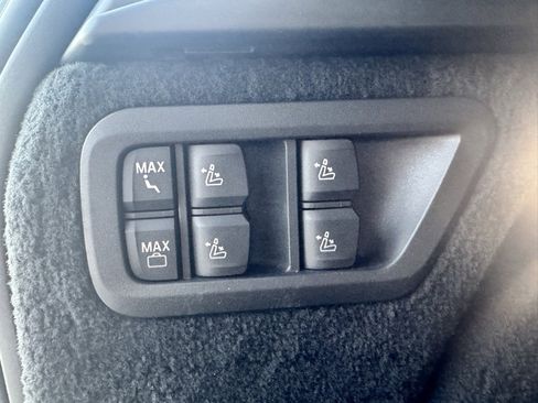 Used 2023 BMW X7 M60i w/ Executive Package image 35