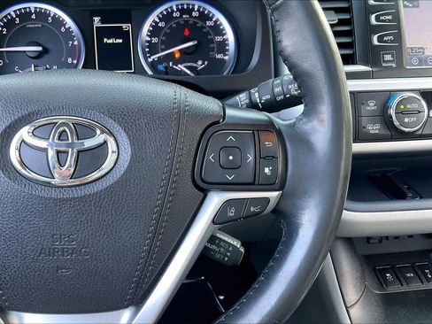 Used 2019 Toyota Highlander Limited Platinum AWD/4WD image 24