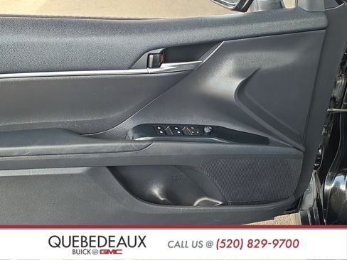 Used 2020 Toyota Camry SE w/ Convenience Package FWD image 9