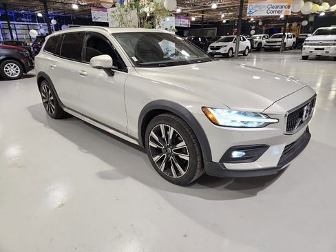 Used 2020 Volvo V60 T5 Cross Country w/ Protection Package Premier image 4