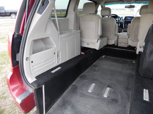 Used 2014 Dodge Grand Caravan SXT w/ UConnect Hands-Free Group image 26