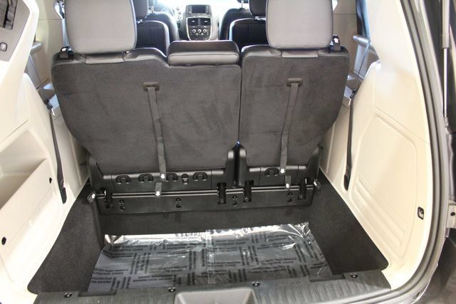 Used 2017 Dodge Grand Caravan SXT FWD image 18